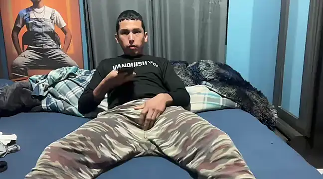 Snapshot of brandonIRmz chatting on January 13, 3:23 am brandonIRmz online show from January 13, 3:23 am