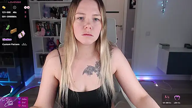 Snapshot of Emma_Bryan chatting on February 26, 8:41 pm Emma Bryan online show from February 26, 8:41 pm