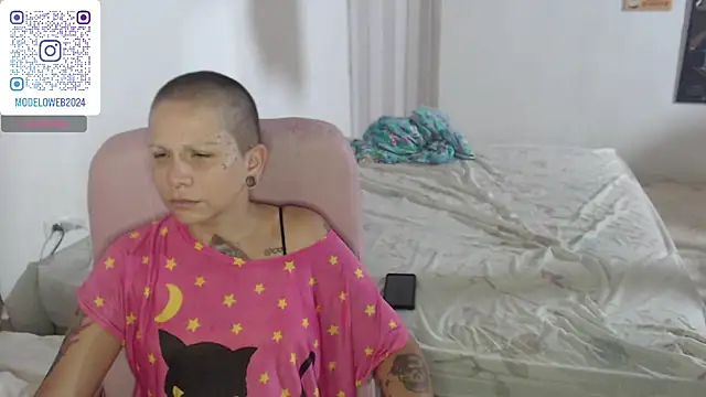 moon cat85 online show from February 6, 5:30 pm