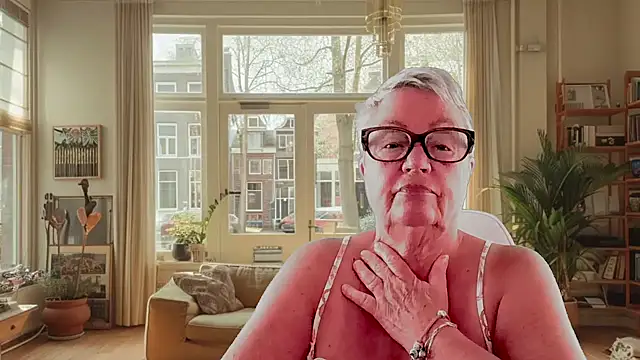 GrannyChrissy68 online show from February 4, 2:34 pm