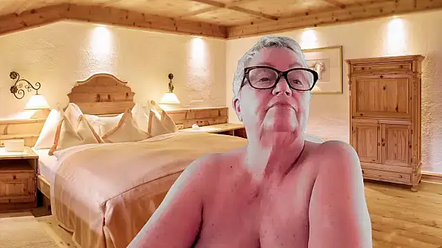 GrannyChrissy68 online show from February 20, 6:08 pm