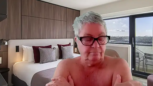 GrannyChrissy68 online show from June 1, 12:40 pm