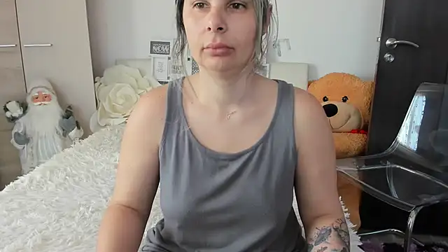 sweetemy4u online show from March 13, 6:42 am