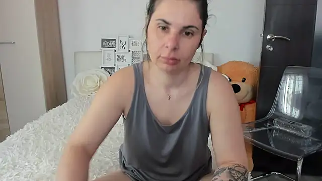 sweetemy4u online show from April 20, 7:33 am