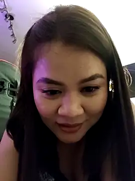 yenyen  online show from February 6, 7:06 pm