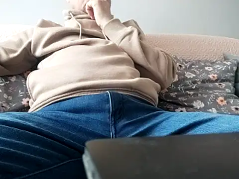 grzes19763 online show from April 8, 8:58 am