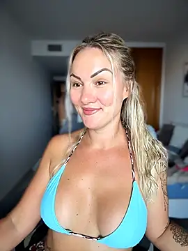 Snapshot of NastyMilf_ chatting on July 13, 8:39 am NastyMilf online show from July 13, 8:39 am