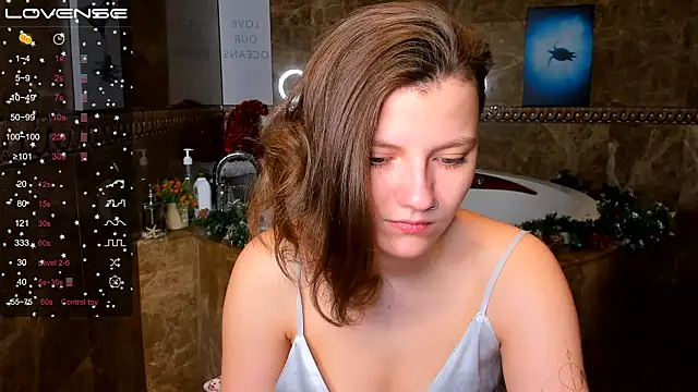 Snapshot of MelindaTin chatting on January 22, 1:31 am MelindaTin online show from January 22, 1:31 am