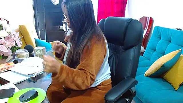 Snapshot of Ixchel_Anaid chatting on November 13, 12:26 pm Ixchel Anaid online show from November 13, 12:26 pm