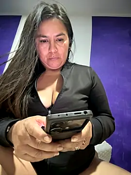 Snapshot of Ixchel_Anaid chatting on November 19, 10:43 pm Ixchel Anaid online show from November 19, 10:43 pm