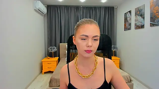 Strawberrye online show from February 22, 11:35 am