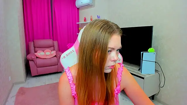 Strawberrye online show from June 18, 3:18 am