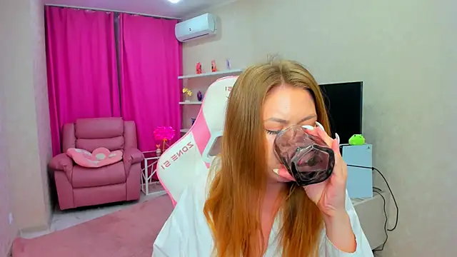 Strawberrye online show from June 24, 3:27 am