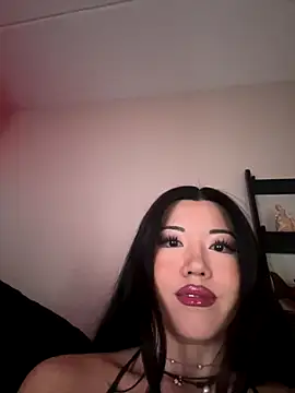 Snapshot of Amanita_Bloom chatting on October 5, 2:43 am Amanita Bloom online show from October 5, 2:43 am