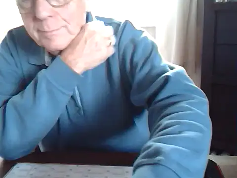 Snapshot of johnjohn622662 chatting on November 4, 11:20 am johnjohn622662 online show from November 4, 11:20 am