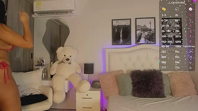 Snapshot of Rubyross21 chatting on February 14, 6:40 pm Rubyross21 online show from February 14, 6:40 pm