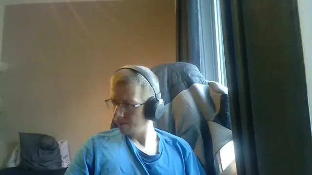 Snapshot of David250692 chatting on June 10, 12:15 pm David250692 online show from June 10, 12:15 pm
