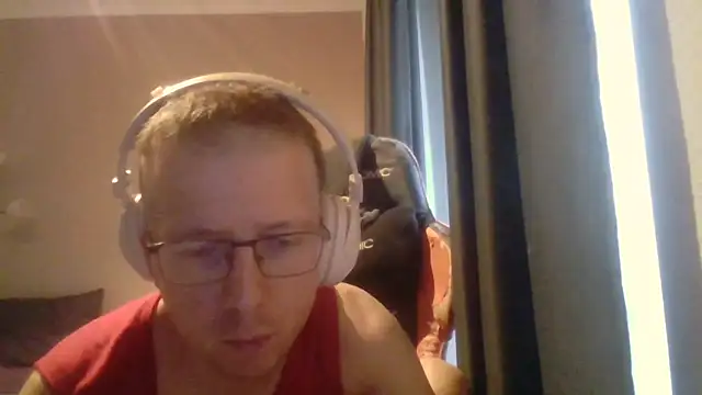 Snapshot of David250692 chatting on June 29, 8:20 am David250692 online show from June 29, 8:20 am