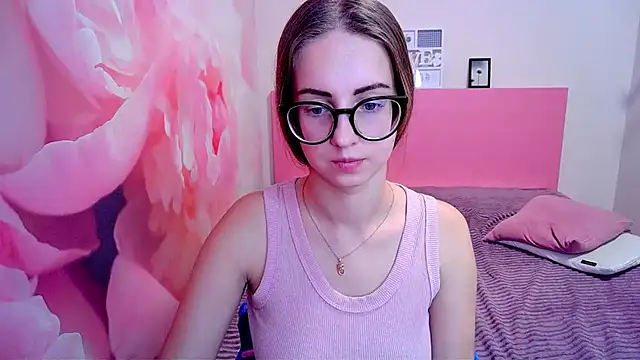 Snapshot of AliceAdams chatting on December 11, 11:30 am AliceAdams online show from December 11, 11:30 am