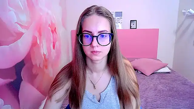 Snapshot of AliceAdams chatting on December 17, 4:21 pm AliceAdams online show from December 17, 4:21 pm