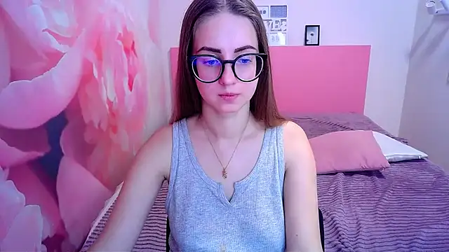 Snapshot of AliceAdams chatting on January 13, 7:32 am AliceAdams online show from January 13, 7:32 am