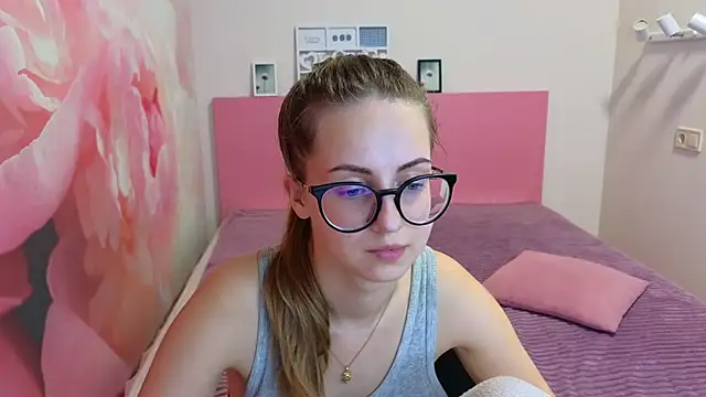 Snapshot of AliceAdams chatting on January 31, 11:13 am AliceAdams online show from January 31, 11:13 am