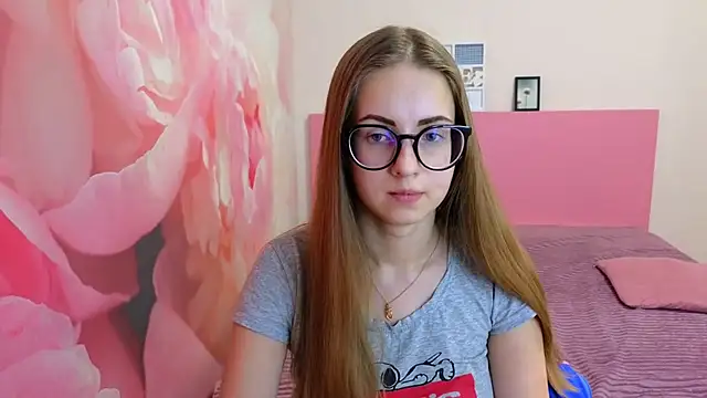 Snapshot of AliceAdams chatting on February 6, 5:09 pm AliceAdams online show from February 6, 5:09 pm