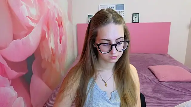 Snapshot of AliceAdams chatting on February 14, 11:42 am AliceAdams online show from February 14, 11:42 am