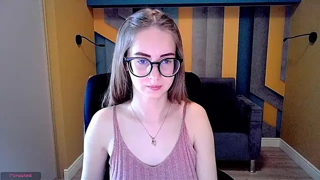 Snapshot of AliceAdams chatting on March 8, 8:22 am AliceAdams online show from March 8, 8:22 am