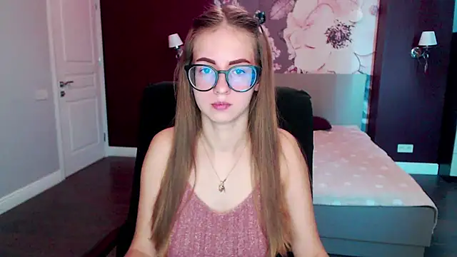 Snapshot of AliceAdams chatting on March 20, 7:14 am AliceAdams online show from March 20, 7:14 am