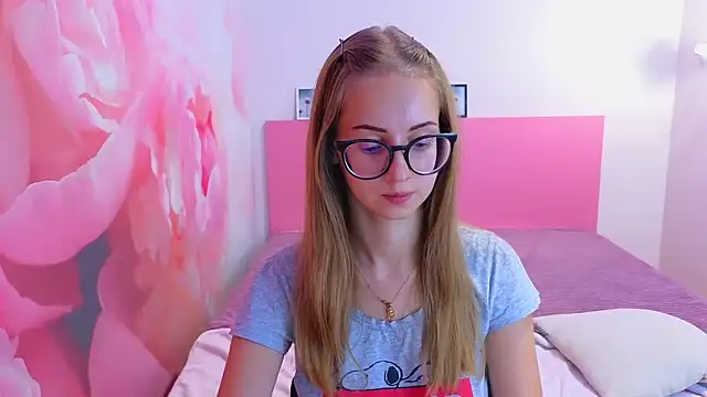 Snapshot of AliceAdams chatting on October 4, 7:01 pm AliceAdams online show from October 4, 7:01 pm