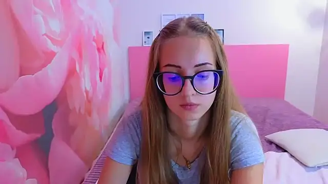 Snapshot of AliceAdams chatting on October 6, 6:55 am AliceAdams online show from October 6, 6:55 am