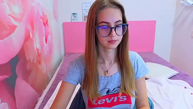 Snapshot of AliceAdams chatting on October 31, 8:26 am AliceAdams online show from October 31, 8:26 am