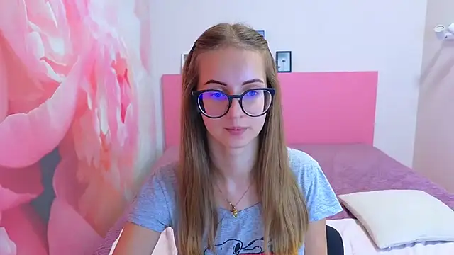 Snapshot of AliceAdams chatting on November 13, 8:13 am AliceAdams online show from November 13, 8:13 am