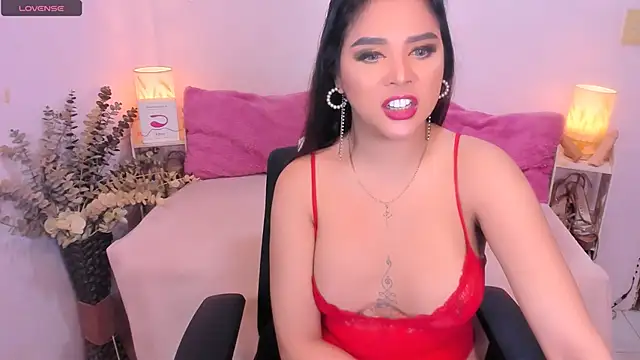 Snapshot of AmazingDREAMGirl chatting on December 2, 9:21 pm AmazingDREAMGirl online show from December 2, 9:21 pm