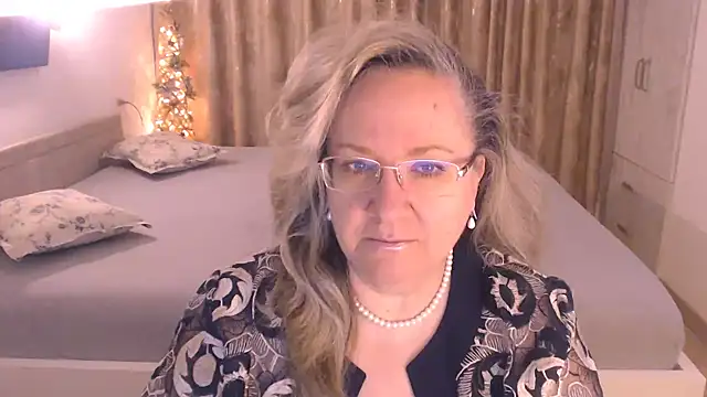 Raisshy online show from April 16, 4:02 am