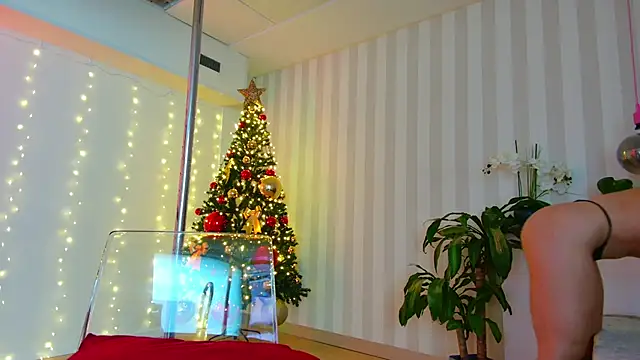 girl nextd00r online show from December 13, 1:22 pm