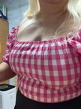 Snapshot of SabinaSweety chatting on December 14, 12:33 pm SabinaSweety online show from December 14, 12:33 pm