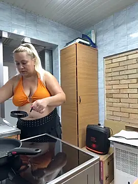 Snapshot of SabinaSweety chatting on September 10, 7:30 am SabinaSweety online show from September 10, 7:30 am