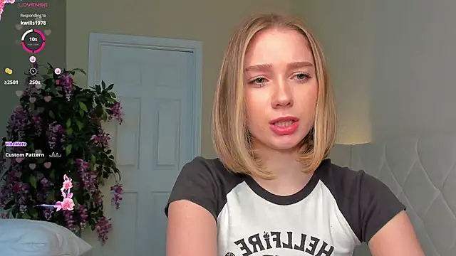 Snapshot of BabyEllen chatting on January 20, 6:53 pm BabyEllen online show from January 20, 6:53 pm