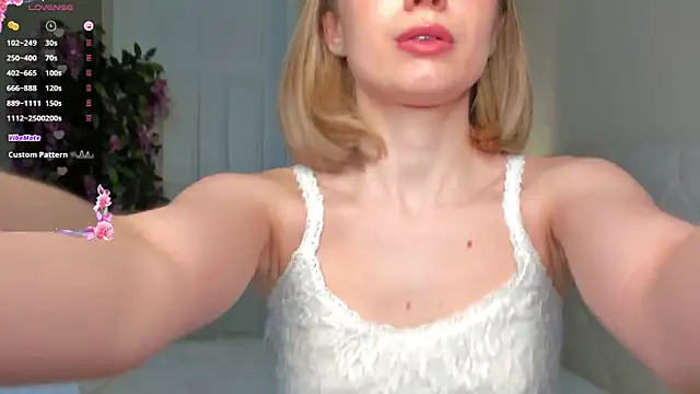 Snapshot of BabyEllen chatting on January 23, 8:13 pm BabyEllen online show from January 23, 8:13 pm