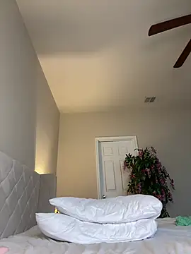 Snapshot of BabyEllen chatting on February 1, 11:06 pm BabyEllen online show from February 1, 11:06 pm