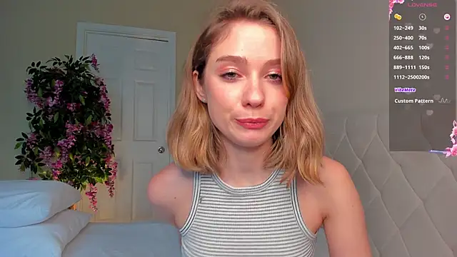 Snapshot of BabyEllen chatting on February 22, 8:20 pm BabyEllen online show from February 22, 8:20 pm