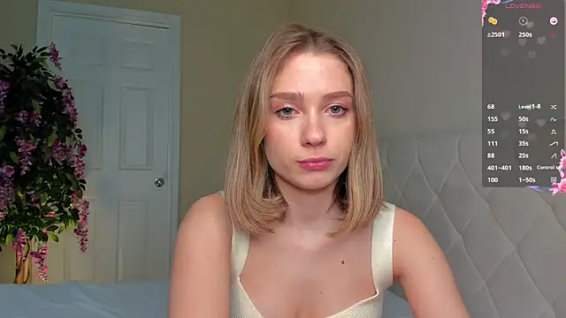 Snapshot of BabyEllen chatting on March 3, 8:43 pm BabyEllen online show from March 3, 8:43 pm