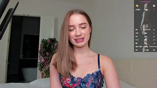 Snapshot of BabyEllen chatting on September 15, 10:54 pm BabyEllen online show from September 15, 10:54 pm