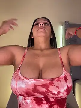 Snapshot of KIARAPRETTY chatting on January 15, 2:38 am KIARAPRETTY online show from January 15, 2:38 am