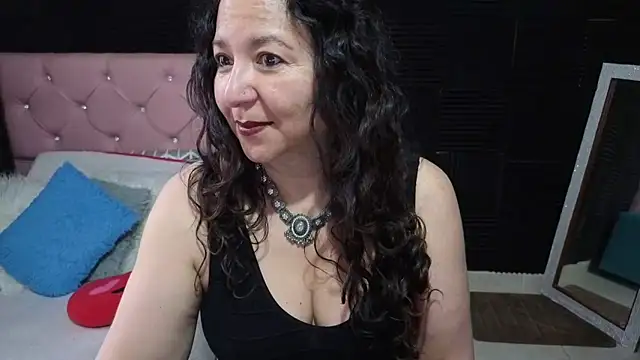Snapshot of katifoxx chatting on April 28, 2:55 pm katifoxx online show from April 28, 2:55 pm