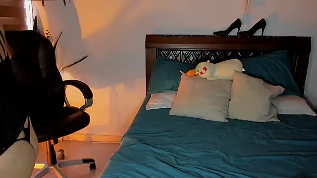 Ariella tits online show from March 14, 10:59 pm