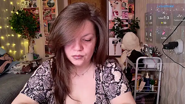 cutewhip online show from April 22, 1:23 pm