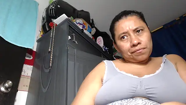 adrixxx38 online show from March 28, 2:44 am